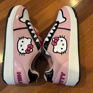 Hello Kitty pink Sneakers Shoes New With Tags US Women Size 8